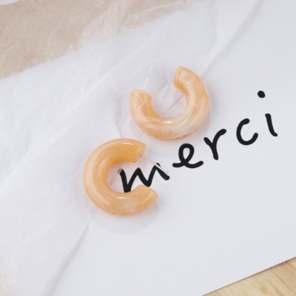 Chunky Tortoise Shell Hoop Earrings - Picture 6 of 8